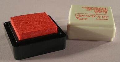 Tsukineko - Satin Red Versafine Small Pad